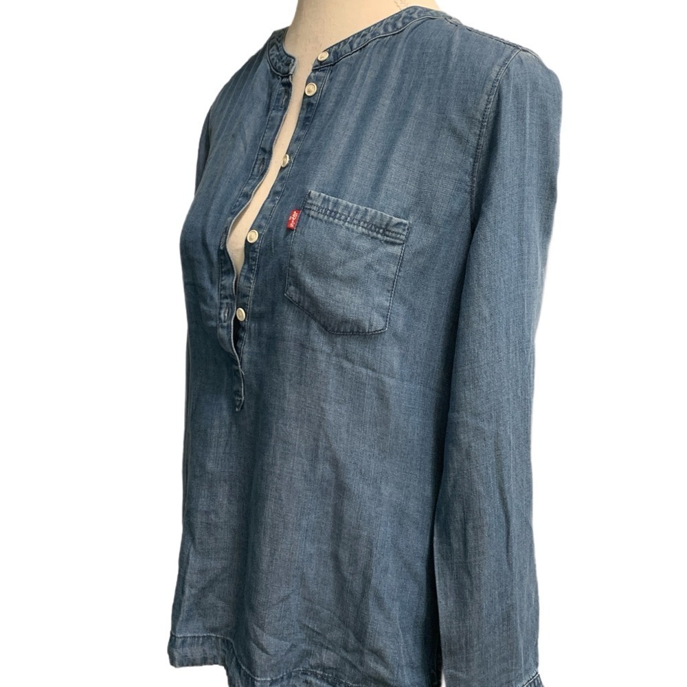 Levis Denim Shirt in Blue Wash Size XS - Picture 3 of 6